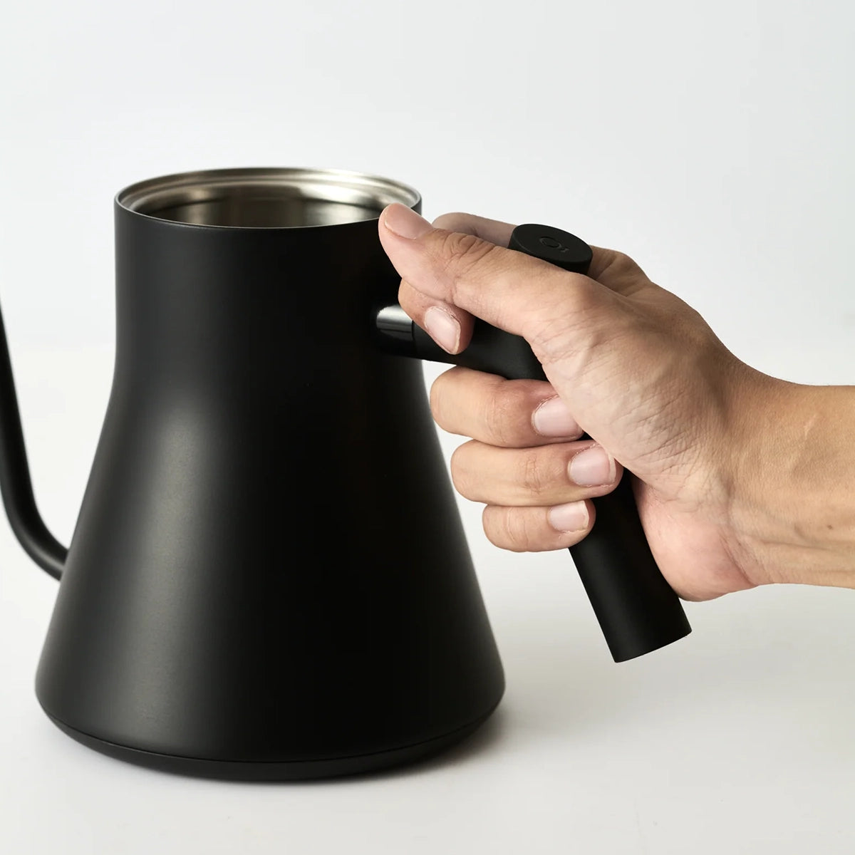 細口のコーヒードリップ用電気ケトル Fellow Stagg EKG Pro Electric Kettle
