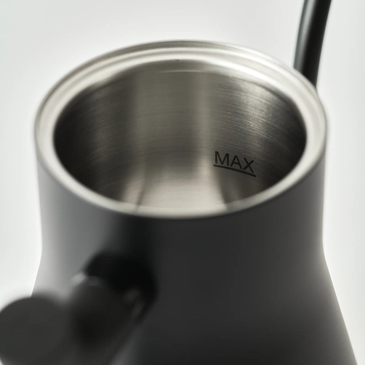 細口のコーヒードリップ用電気ケトル Fellow Stagg EKG Pro Electric Kettle